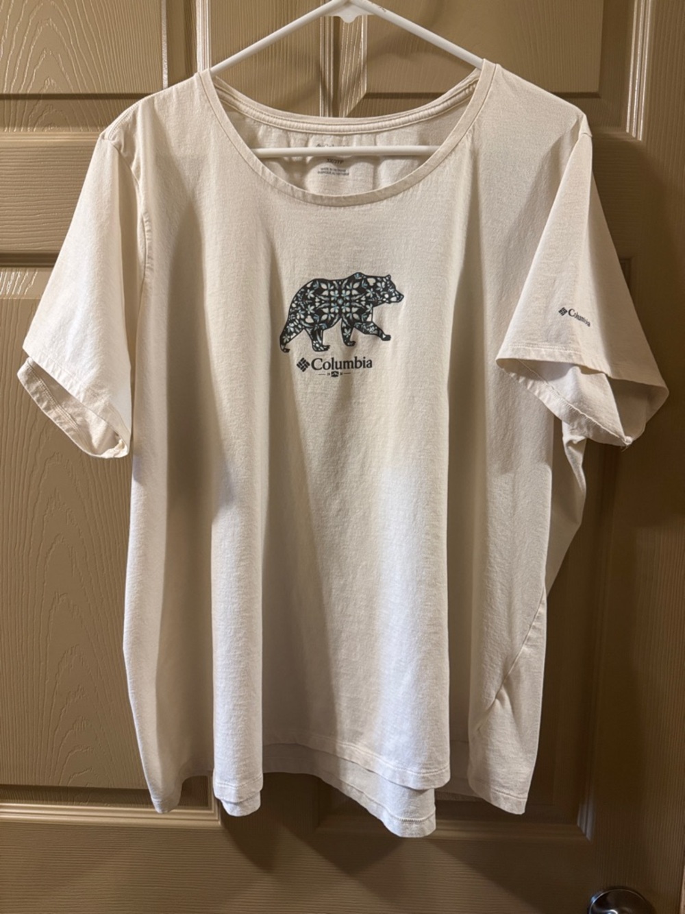 Columbia Cream Tee with Decorative Dark Green Bear